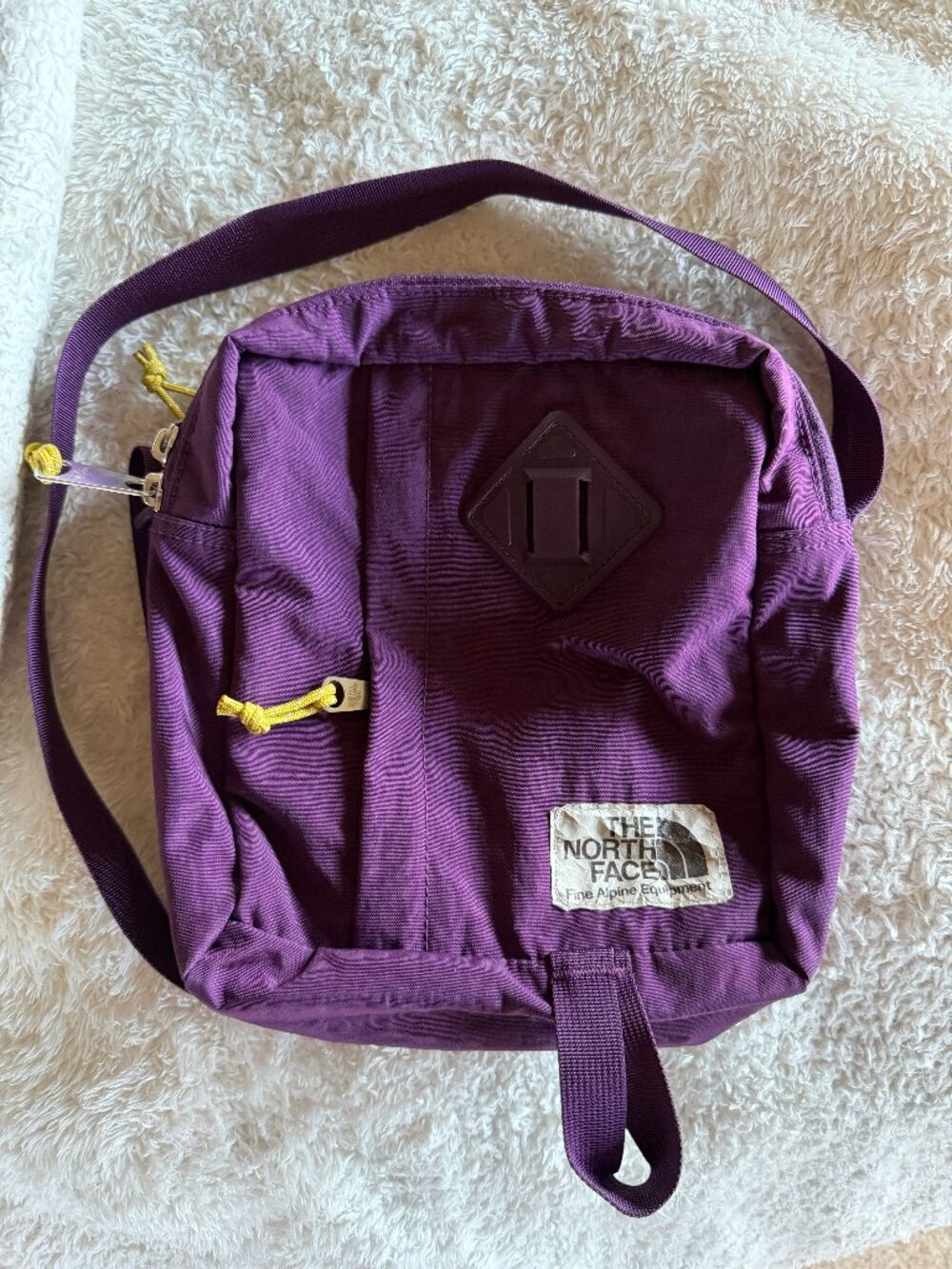 The North Face Berkeley Crossbody, OS, Black Currant Purple/Yellow Silt - Picture 3 of 5